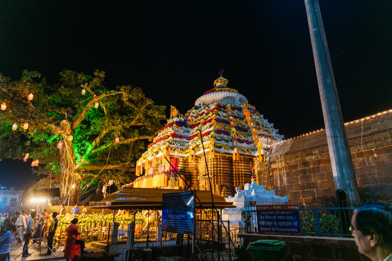 On the eve of #Mahashivratri, Shree Lingaraj Temple, decked up ...